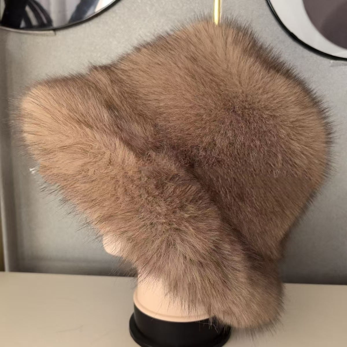 Ζεστό φθινοπωρινό και χειμωνιάτικο καπέλο για γυναίκες με μεγάλο γείσο από γούνα αλεπούς