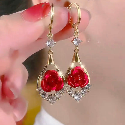 ✨Ειδική προσφορά【Αγοράστε 1 και πάρτε 1 δωρεάν!】🌹Πολυτελή και κομψά σκουλαρίκια με τριαντάφυλλα διακοσμημένα με διαμάντια
